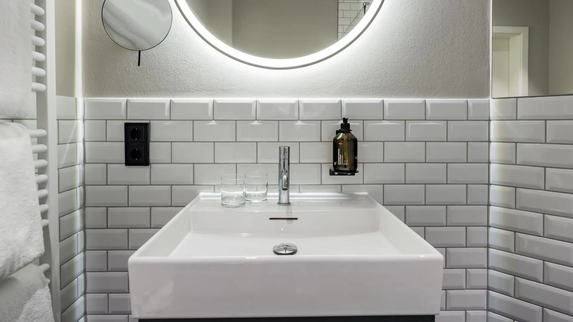 Hotel Amano Duesseldorf 3*, Dusseldorf